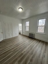 370 Main St, Unit Unit in Lodi, NJ - Building Photo - Building Photo