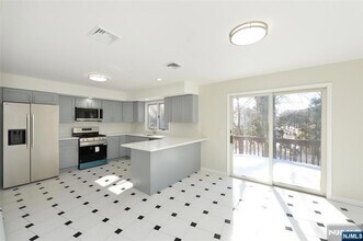 472 Central Blvd in Fort Lee, NJ - Building Photo - Building Photo