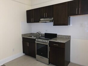 62 Boylston St, Unit 223 in Boston, MA - Foto de edificio - Building Photo