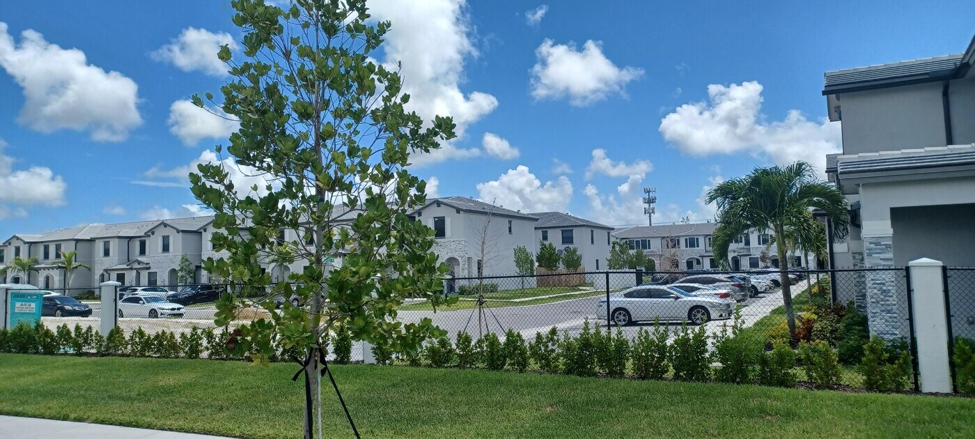 13304 SW 286th Terrace in Homestead, FL - Foto de edificio