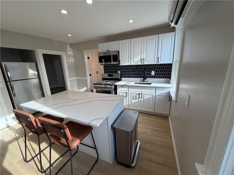 52 Southern St in Cranston, RI - Building Photo