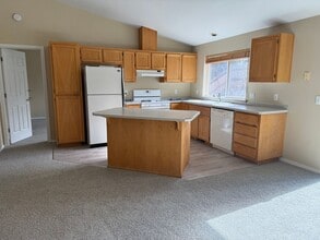 63213 Wishing Well Ln in Bend, OR - Building Photo - Building Photo