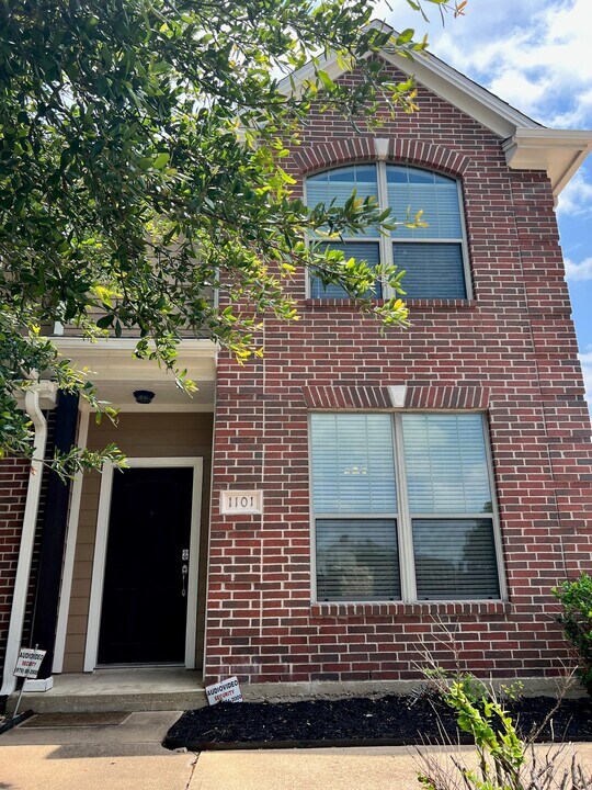 1000 Spring Loop, Unit 1101 in College Station, TX - Building Photo