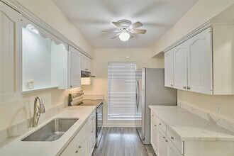 2308 Winrock Blvd in Houston, TX - Building Photo - Building Photo