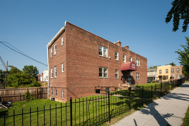 1120 Holbrook Terrace NE in Washington, DC - Building Photo - Building Photo