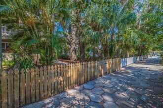 330 Lang Ct N in St. Petersburg, FL - Building Photo - Building Photo