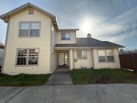 2802 Sycamore Ln in Davis, CA - Building Photo