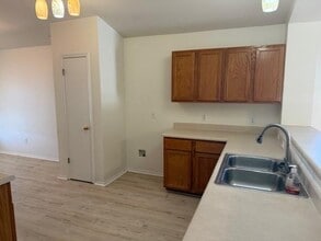 917 W South St in Leander, TX - Building Photo - Building Photo