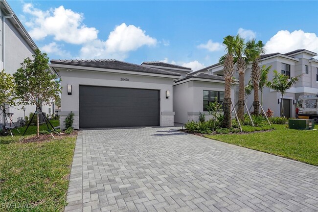 20428 Estero Xing Blvd in Estero, FL - Foto de edificio - Building Photo