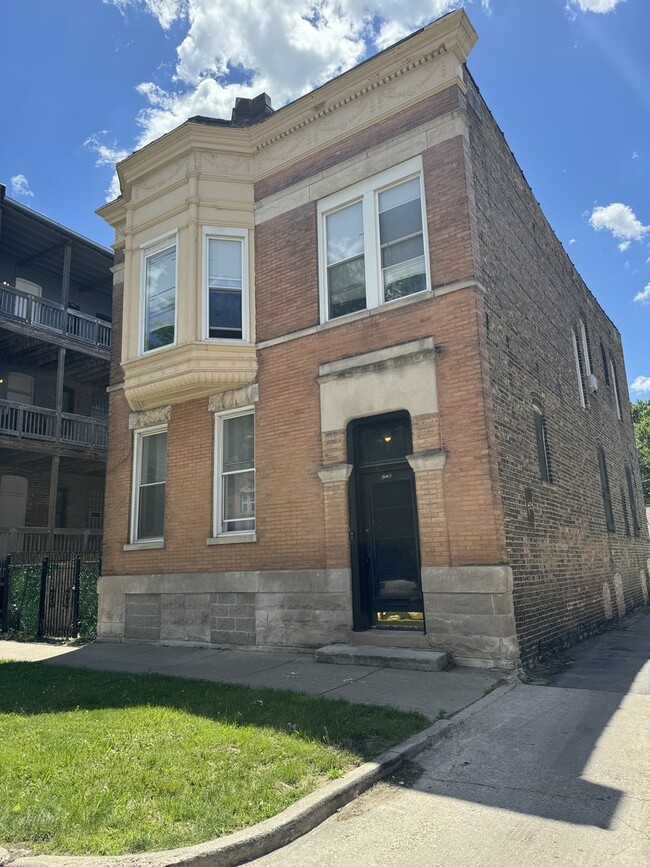 property at 847 E 65th St