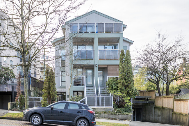 Jade Court in Vancouver, BC - Building Photo - Building Photo