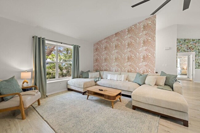 property at 1518 Wexford Dr E