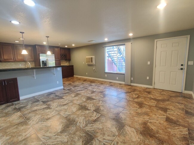 526 S 40th Ave in West Richland, WA - Building Photo - Building Photo