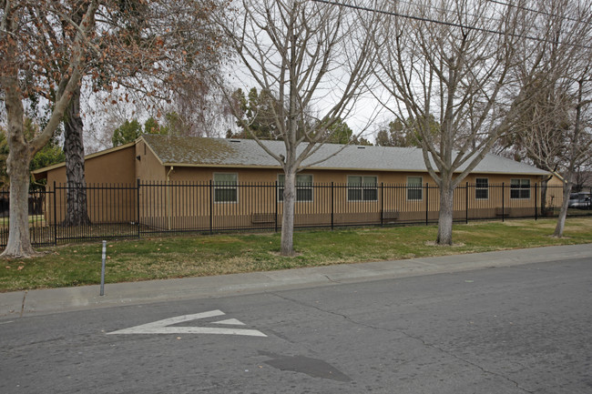 Summerfield Plaza in Sacramento, CA - Building Photo - Building Photo