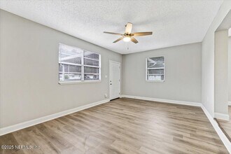 6906 Bernay Ave in Jacksonville, FL - Building Photo - Building Photo