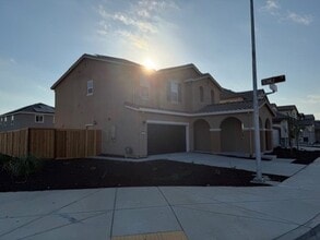 844 Summerhouse Dr in Patterson, CA - Building Photo - Building Photo