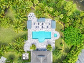 2373 Ariane Dr in Naples, FL - Building Photo