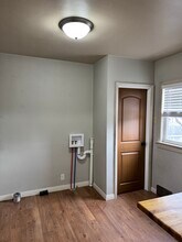 1052 Dundee Ave, Unit 1052 Dundee Ave in Waterloo, IA - Building Photo - Building Photo