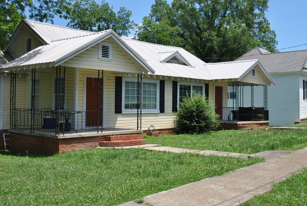 308 Clinton St SE in Jacksonville, AL - Building Photo