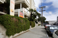 Garden Court Apartments in San Pedro, CA - Building Photo - Building Photo