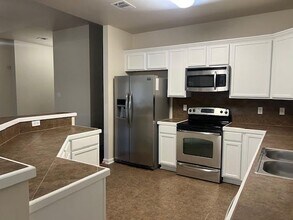 17060 Jamestowne Dr in Prairieville, LA - Building Photo - Building Photo