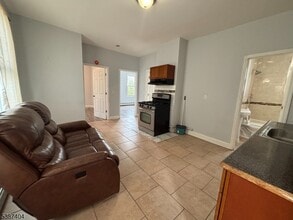 208 Geneva St in Elizabeth, NJ - Building Photo - Building Photo