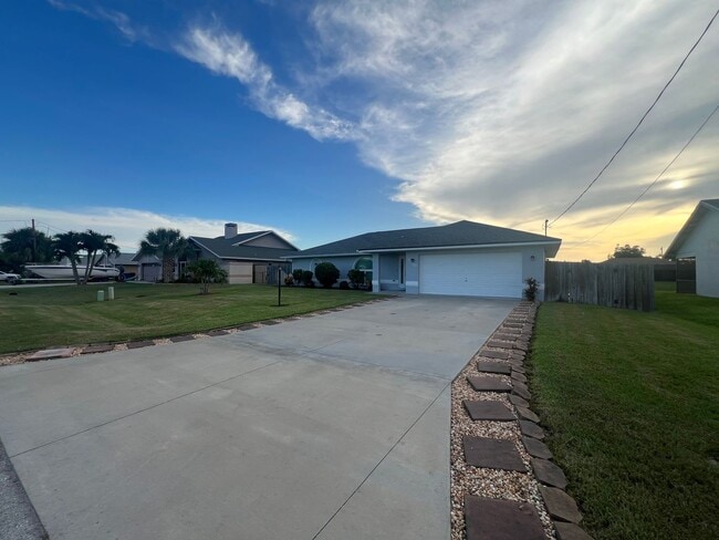 17330 Meadow Lake Cir in Ft. Myers, FL - Building Photo - Building Photo