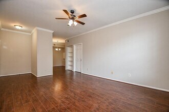 2255 Braeswood Park Dr in Houston, TX - Building Photo - Building Photo