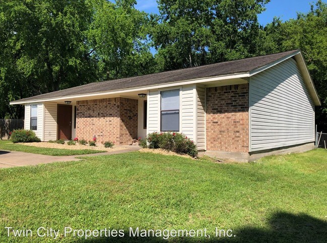 3702 Choctaw St in Bryan, TX - Foto de edificio - Building Photo