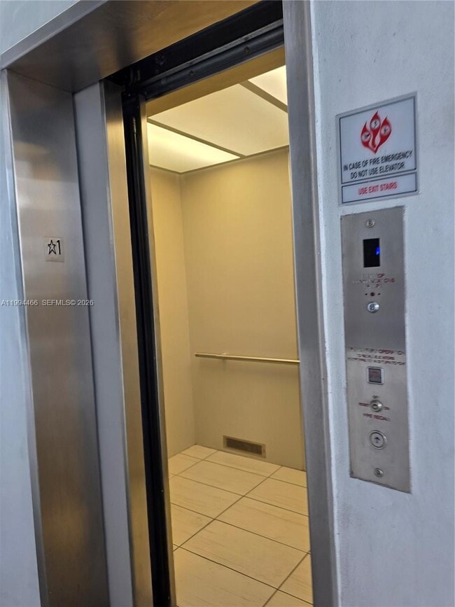 10222 NW 64th Way in Doral, FL - Building Photo - Building Photo