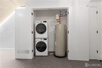 65 McWhorter St in Newark, NJ - Foto de edificio - Building Photo