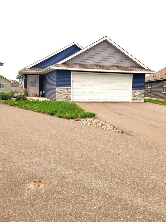 1767 Aspen Ct in New Richmond, WI - Building Photo