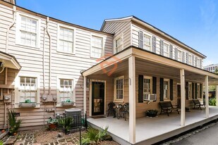 20 Bee St in Charleston, SC - Building Photo