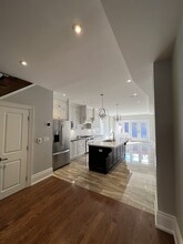 5 Montrose Ave in Toronto, ON - Building Photo - Building Photo