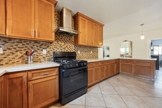 8400 Grape St in Los Angeles, CA - Building Photo - Building Photo