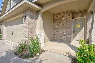 673 Nautical Lp in Kyle, TX - Building Photo - Building Photo