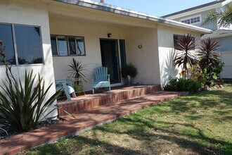 6430 Sea Star Dr in Malibu, CA - Foto de edificio - Building Photo