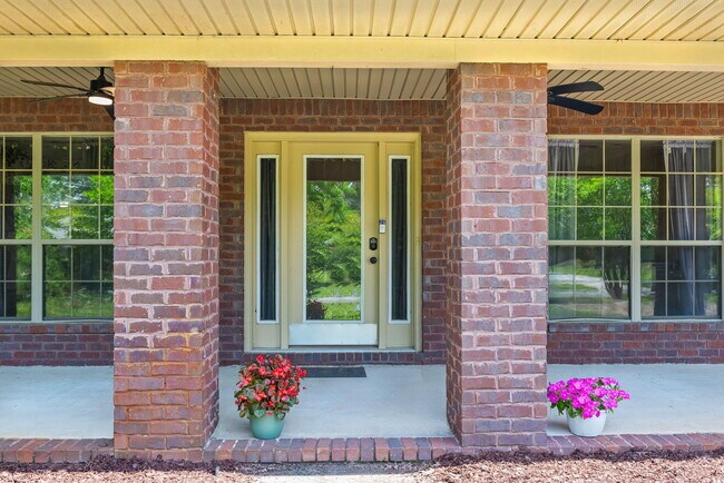 7134 Snug Waters Rd in Navarre, FL - Building Photo - Building Photo