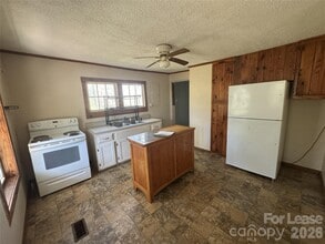 1410 Dillard Ln in Lenoir, NC - Building Photo - Building Photo