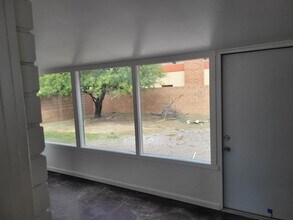 2441 E Helen St in Tucson, AZ - Building Photo - Building Photo