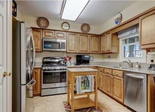 48 Shelly Ln in Sanatoga, PA - Foto de edificio - Building Photo