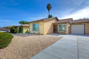 4711 Sunny Hills Rd in Oceanside, CA - Building Photo