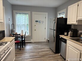 204 Banks St, Unit 1 in Cambridge, MA - Building Photo