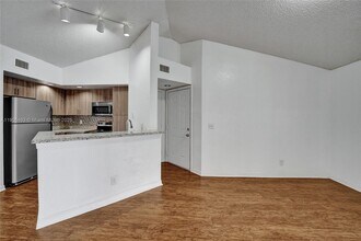 417 Vista Isles Dr, Unit 2321 in Sunrise, FL - Foto de edificio - Building Photo