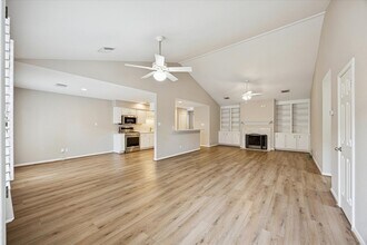 900 Eagle Lake Rd in Sealy, TX - Building Photo - Building Photo