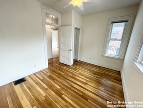 72 Roseclair St, Unit 2 in Boston, MA - Building Photo - Building Photo