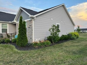 447 Humphrey Ln in Marysville, OH - Foto de edificio - Building Photo