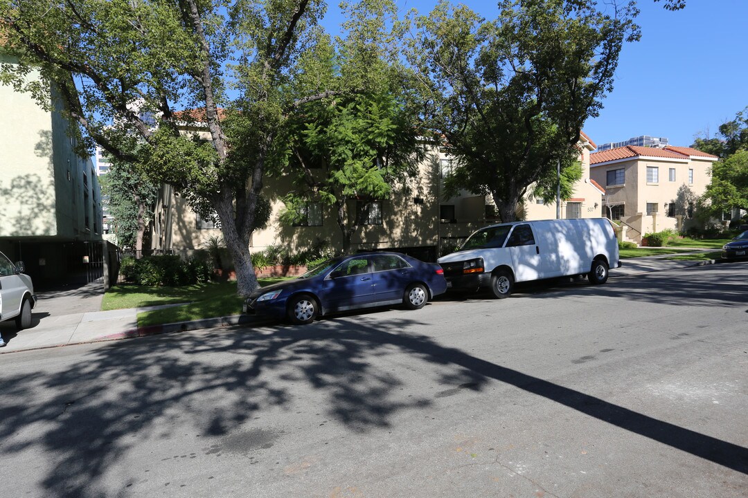 537 N Kenwood St in Glendale, CA - Foto de edificio