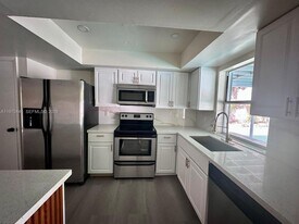 6777 NW 4th St in Margate, FL - Building Photo