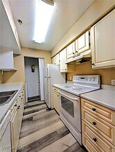2865 Winkler Ave in Ft. Myers, FL - Building Photo - Building Photo